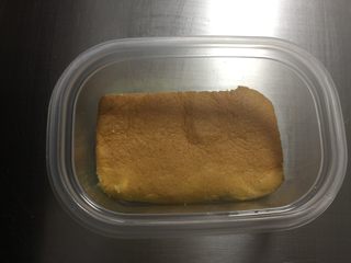 10、豆乳盒子蛋糕,盒子底部放入一片蛋糕片。