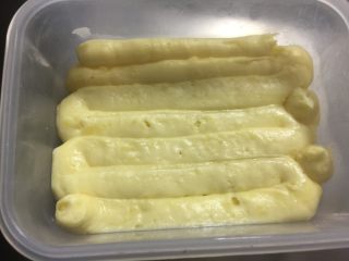 12、豆乳盒子蛋糕,再挤一层豆乳。