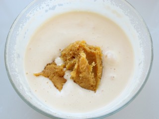 7、红薯松饼,放入红薯泥翻拌均匀