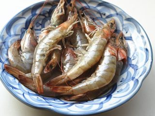 5、胡萝卜虾饺,虾10只，去壳去头。