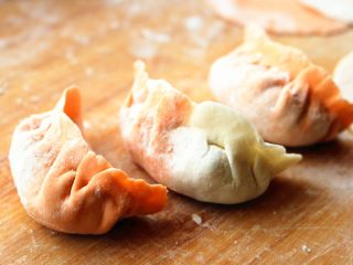 20、胡萝卜虾饺,包好的虾饺。