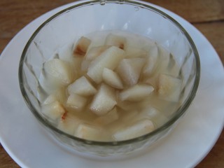 11、冬喝暖饮夏吃冰~冰糖雪梨柠檬饮,盛出