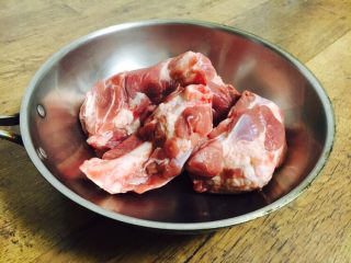 1、滋补养生 棒骨玉米汤,主要食材：棒骨