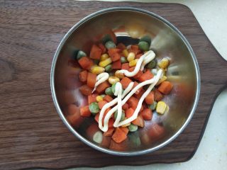 13、口袋三明治,13.	放上沙拉酱调匀