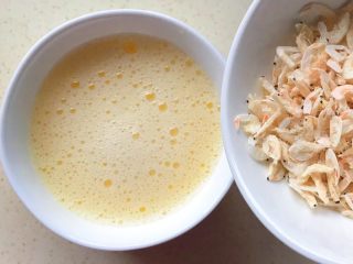 7、百变鸡蛋+虾扯蛋(小虾米鸡蛋羹),倒入适量小虾米