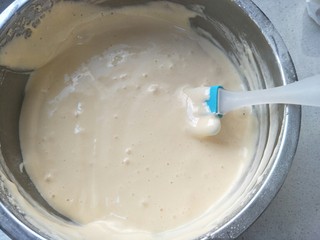 12、无水纸杯蛋糕,继续搅拌均匀。