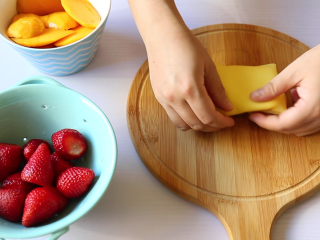 13、水果班戟,包好。