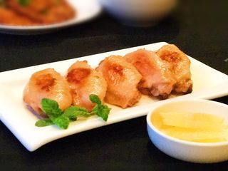 16、盐焗鸡翅,撒上一点柠檬汁味道超棒，趁热吃，表皮是脆的