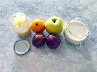 1、冬喝暖饮夏吃冰～健康饮食之百香果甜橙苹果蜜奶昔,首先我们准备好所有食材