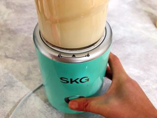 10、冬喝暖饮夏吃冰～健康饮食之百香果甜橙苹果蜜奶昔,按下开关，两分钟