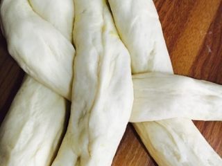 20、奶黄面包,1压4重复顺序编织。