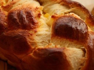 25、奶黄面包,香喷喷的面包出炉了.