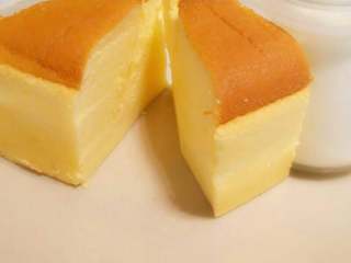 8、酸奶蛋糕,蛋糕可放冰箱中冷藏一下再食用味道更佳。