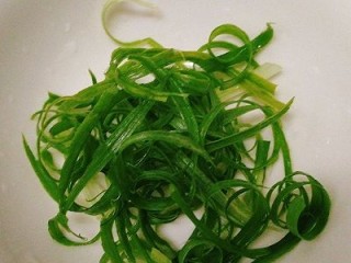 6、年年有鱼--清蒸海鲫鱼,葱用手撕