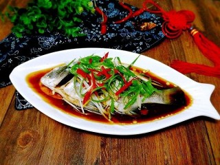 14、年年有鱼--清蒸海鲫鱼,成品图
