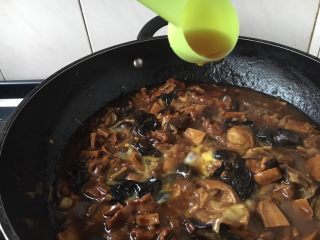 16、老天津卫三鲜打卤面,出锅前淋入2勺花椒油（香油）