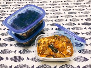 20、老天津卫三鲜打卤面,如果您的卤打的多了，吃不了也没关系，您可在勾芡前把它盛出来打包，放在冰箱里冷冻上，吃的时候再解冻、加热、勾芡即可。