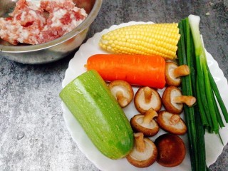 4、最爱包子+蔬菜肉包子,发酵期间我们来弄馅，食材准备好