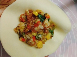 20、最爱包子+蔬菜肉包子,擀皮，中间厚旁边薄，放上馅