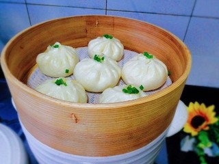 25、最爱包子+蔬菜肉包子,蒸好后，我撒点葱花点缀
