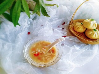 28、最爱包子+蔬菜肉包子,配一碗花生汤