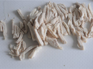 7、香辣鸡丝,鸡胸肉切丝