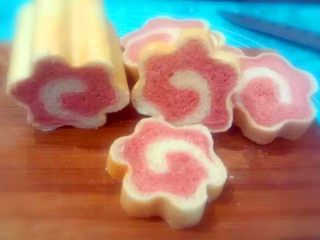 15、梅花双色土司, 出炉后晾至手温,密封保存.吃前切片.