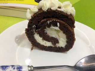 7、巧克力蛋糕卷,切好待宰的模样