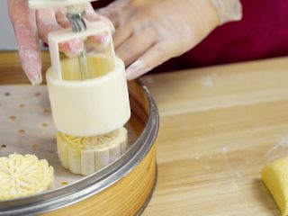 22、不煎不炸,健康养颜的美味——跨界南瓜饼,按压出形