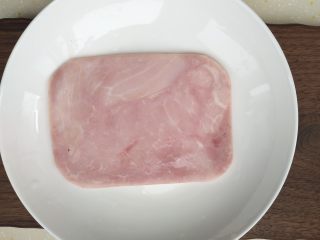 8、口袋三明治,8. 火腿片准备好