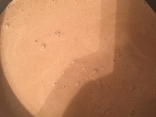 12、咖啡慕斯冻饼,倒入冷藏30分钟后的磨具中