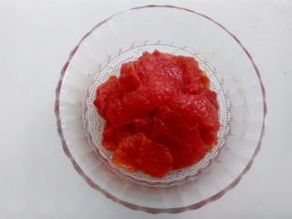 1、番茄咸肉面包,番茄蒸熟去心去皮捣碎（用料理机打生的也可以）