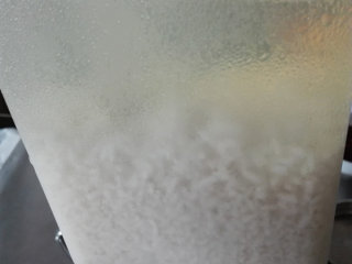 1、北京奶酪卷,这是自制的米酒，酒味很重