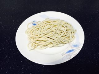 1、酱牛肉面,鲜面条150g