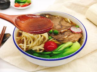 9、酱牛肉面,喝上一口咸香适口的汤汁，美滋滋哒。