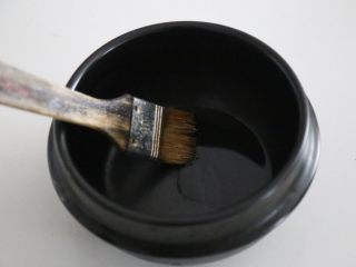 13、腊肠石锅拌饭,石锅里刷一层香油。