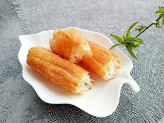 17、早餐油条,酥脆有味！