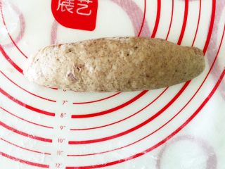 9、芝士黑麦土豆培根软欧,包好后就像橄榄球