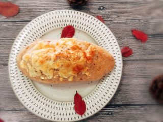 15、芝士黑麦土豆培根软欧,我一口气吃了一大个????