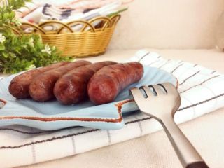 18、黑胡椒味台式脆皮肠（内附广式配方）,吃的时候，直接取出，略微煎一下即可。