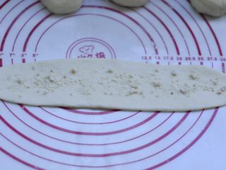 9、萌萌的小兔面包,9、撒上花生碎