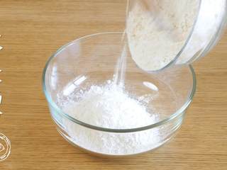 5、9m+小鸡馒头(宝宝辅食),然后,面粉、奶粉、酵母水都取三分之一,放入紫薯泥~