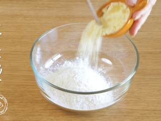 6、9m+小鸡馒头(宝宝辅食),然后,面粉、奶粉、酵母水都取三分之一,放入紫薯泥~