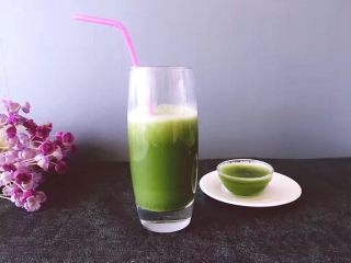 12、健康饮品之黄瓜雪梨汁,杯子高一些的是直接到的,口感也不错哟。