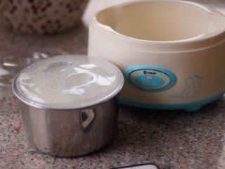 10、酸奶思慕雪,10、	把发酵好的酸奶放入冰箱冷藏一夜，酸奶的状态会更好。