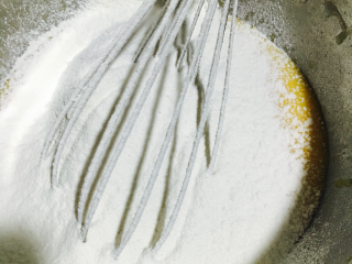 5、蛋糕卷,筛入低粉!