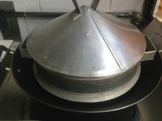 11、紫薯松糕,水开后大火蒸30分钟。