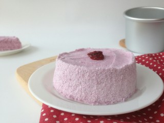 12、紫薯松糕,蒸好的松糕与模具内壁脱离,轻松脱模。