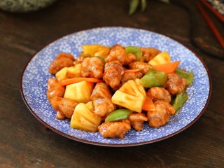 14、菠萝咕咾肉,一道酸甜开胃的菠萝咕咾肉就做好了!