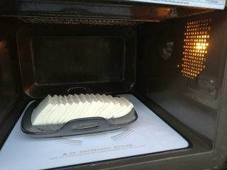 9、叮~一下,美味健康瘦身大菜出炉~,入微波炉高火4分钟,